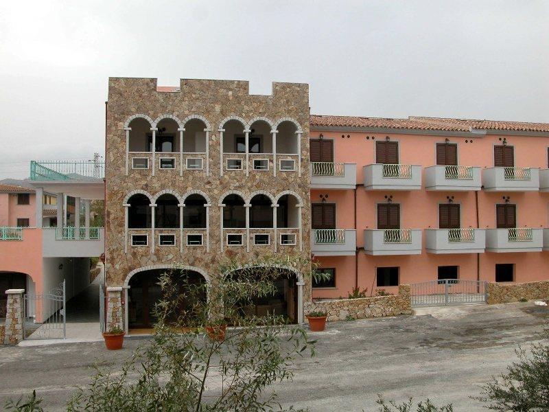 Albergo Residenziale Gli Ontani Cala Liberotto Exterior photo